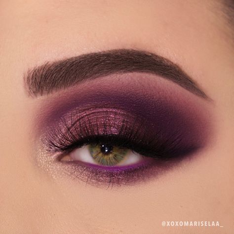 Wine Color Eyeshadow Looks, Wine Color Makeup Ideas, Wine Eyeshadow Look, Plum Wedding Makeup, Black And Red Smokey Eye, Moody Wedding Makeup, Wine Makeup Look, Matte Eyeshadow Looks, Wine Makeup