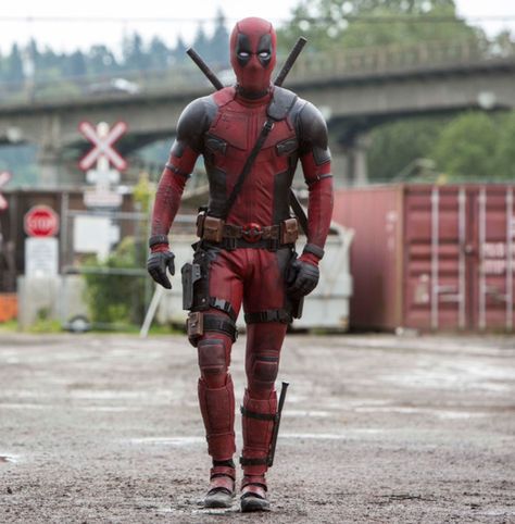 Ryan Reynolds Reveals a Secret About His Deadpool Costume Ryan Reynolds Deadpool Wallpaper, Ryan Reynolds Pfp Funny, Ryan Reynolds As Deadpool, Ryan Reynolds Just Friends, Deadpool Images, Ryan Reynolds Memes, Ryan Reynolds Deadpool, Deadpool Costume, Marvel Deadpool