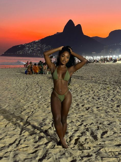 Vacation Mood, Vacay Outfits, Black Femininity, Vacation Pictures, Body Inspiration, Beach Poses, How To Pose, Beach Vibe, Vacation Outfits