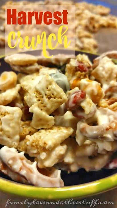 Diy Thanksgiving Snacks, White Trash Snack Mix, Fall Snack Mix Recipes, Trash Recipe, White Trash Recipe, Tailgate Foods, Fall Snack Mixes, Snack Mix Recipe, Crunch Recipe