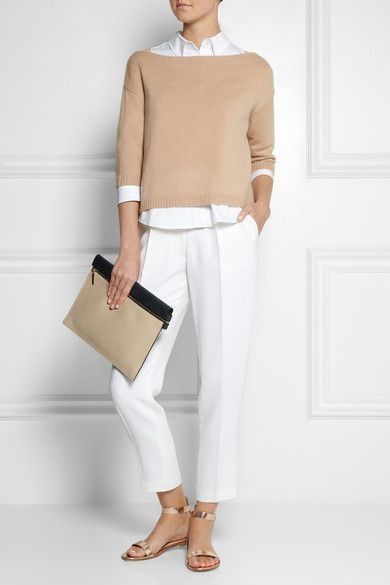 Love this....looking fir a camel lightweight sweater...still! Mode Over 50, Business Outfit, Looks Chic, 가을 패션, Fashion Over 50, Mode Inspiration, White Pants, Sweater And Shorts, Look Fashion