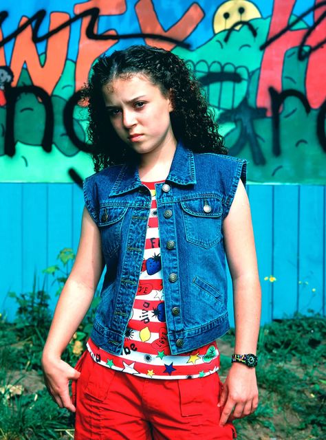 Tracy Beaker Is Back… & I’ll Never Stop Watching It https://trib.al/oEvOIR3 Tracy Beaker Returns, Tracy Beaker, British Icons, Jacqueline Wilson, Icons Party, 2000s Party, Dumping Ground, Childhood Tv Shows, Tv Icon