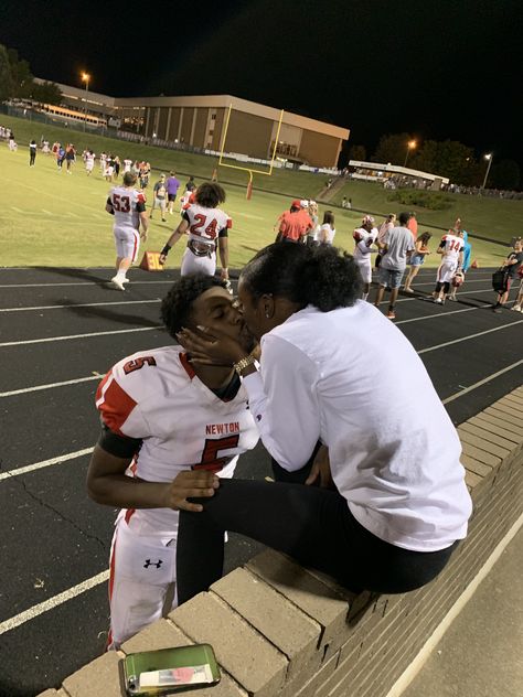 Black Couple Football Pictures, Athletic Couples Relationship Goals, Black Highschool Couple Aesthetic, Football Couples Black, Athlete Couples, Football Couple Pictures, Highschool Love, Rls Goals, Football Gf