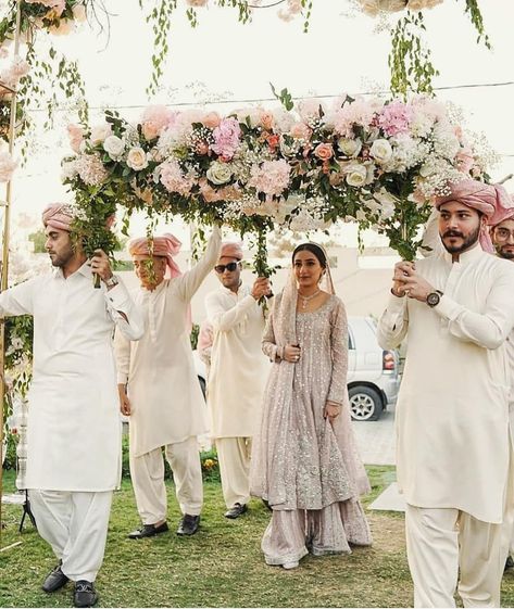 140 Likes, 1 Comments - FUNCTION JUNCTION (@function._.junction) on Instagram: “This pastel colors flower are always so dreamy and beautiful. And welcoming Bride with this…” Baarat Entry, Bride Entrance Ideas, Bride Entrance, Pakistan Street, Mexican Wedding Ideas, Pakistani Art, Bridal Entry, Pakistan Street Style, Bride Entry