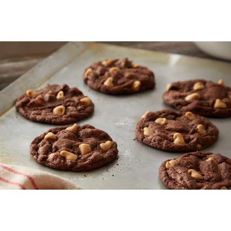 rich and delicious cookies REESE'S Chewy Chocolate Cookies with Peanut Butter Chips Peanut Butter Chip Recipes, Reese's Recipes, Reeses Cookies, Peanut Butter Chip Cookies, Reese's Chocolate, Chewy Chocolate Cookies, Peanut Butter Chocolate Chip Cookies, Chocolate Peanut Butter Cookies, Chocolate Cookie Recipes