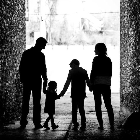 Silhouette family photo in black and white. Family Aesthetic Black And White, Family Photo Black And White, Black And White Family Photos, Family Black And White, Silhouette Family, Dark Deception, Belleville Ontario, Family Connection, Photo Black And White