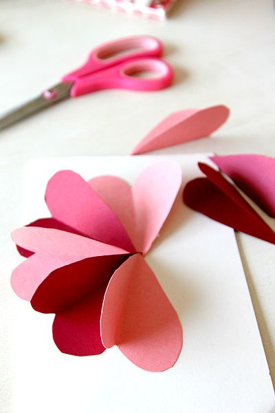 DIY Flower Heart Card Tutorial for Valentines Day, Easy craft! Diy Flores, Card Tutorial, Heart Cards, Mothers Day Crafts, Valentine's Day Diy, Card Tutorials, Valentine Day Crafts, E Card, Valentine Crafts