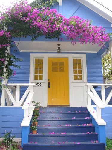 Yellow Door, Pintura Exterior, Cottage Exterior, Yellow Doors, Blue Cottage, House Paint Exterior, Beautiful Doors, Exterior House Colors, Cozy Cottage