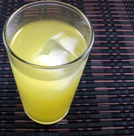 Banana Popsicle drink recipe - Vanilla Vodka, Banana Liqueur, Orange Juice, Pineapple Juice Popsicle Drink, Banana Popsicle Recipes, Flavored Vodka Drinks, Shots Alcohol Recipes, Banana Liqueur, Disney Cocktails, Liqueur Drinks, Booze Drink, Banana Drinks