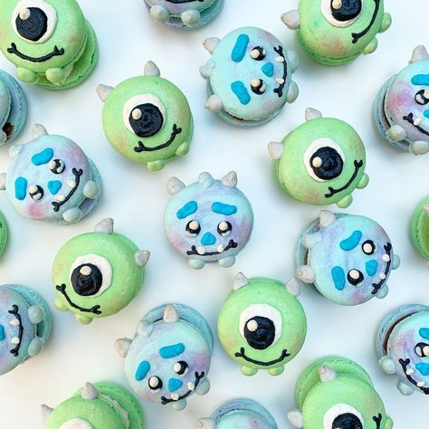 Macaron Ideas, Monster Co, Movie Food, Bday Stuff, Copper Wire Crafts, Pop Cake, Mike And Sully, Monster Inc, Macaroon Recipes