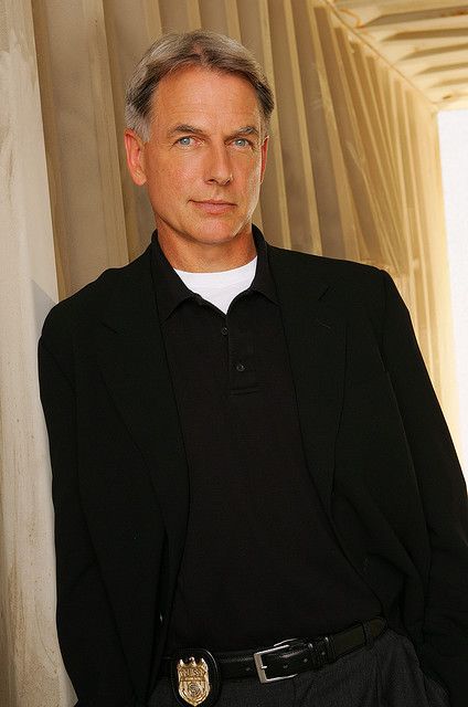 I want the badge, I want a hat, if I wasn't married - I'd want this man.  Let's face it - I still want this man. Gibbs Ncis, Leroy Jethro Gibbs, Mark Harmon, Mel Gibson, Kevin Costner, Actrices Hollywood, Sean Connery, George Clooney, Sophia Loren