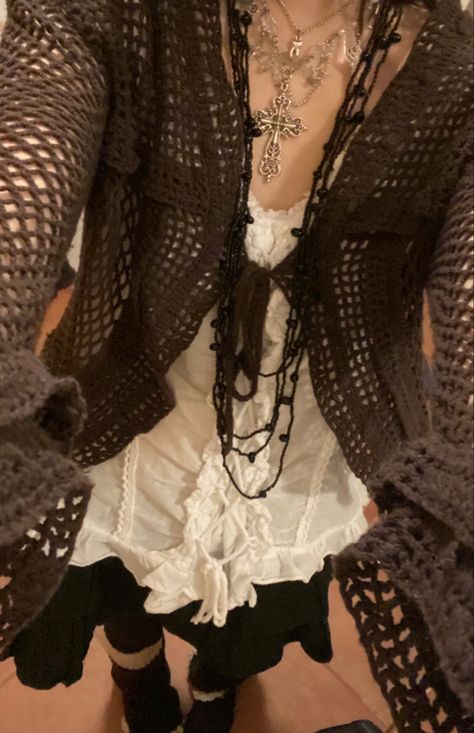 Druid Vibes, Grunge Crochet Ideas, Fairycore Grunge Outfits, Grunge Fairycore Outfits, Fashion Fairycore, Stylized Faces, Grunge Fairycore Aesthetic, Grunge Cardigan, Fairy Grunge Outfit