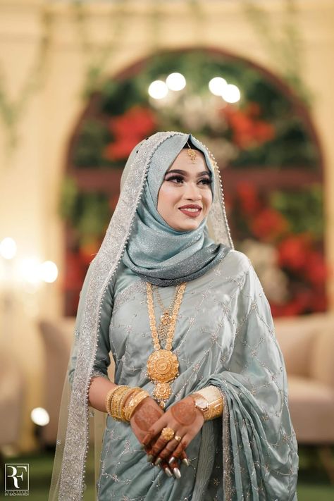 Kerala Hijab Style, Hijab With Jewellery, Indian Hijabi Bride, Muslim Bride Photoshoot, Muslim Brides Indian, Muslim Jewellery, Saree With Hijab, Hijabi Bride, Hijabi Brides