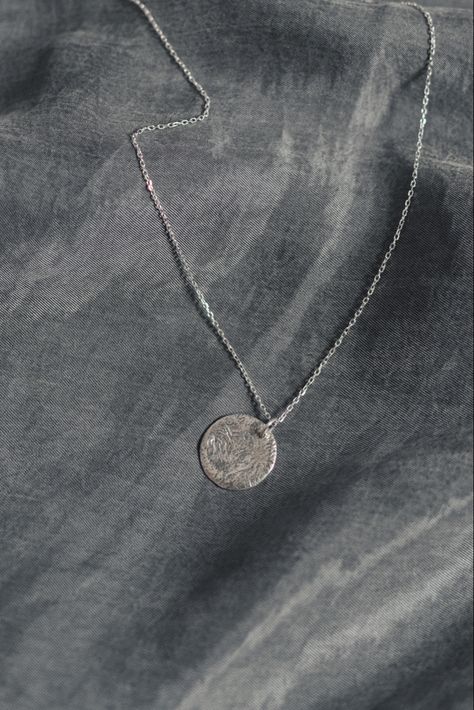 Aesthetic Pendants Men, Classic Pendant Necklace, Men Aesthetic, Divine Energy, Neck Piece, Oval Pendant, Braided Bracelets, Jewelry Projects, Cristiano Ronaldo