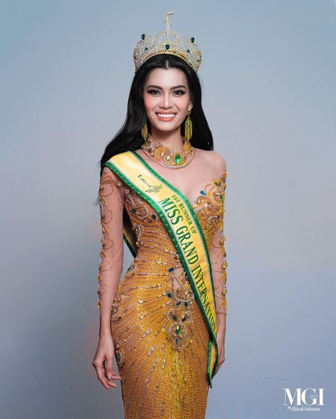 Miss Grand International, Best Friend Dates, Clothing Pattern Design, Miss Grand, Photo Art Gallery, Beauty Pageant, Beauty Queens, Myanmar, Clothing Patterns