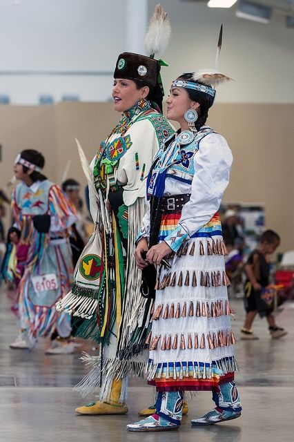 Native American Jingle Dress, Jingle Dress Dancer, Powwow Dancers, Powwow Outfits, Native Clothing, Native American Dance, Native American Dress, Powwow Regalia, Kamloops Bc