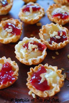 Raspberry Brie Tartlets a really quick appetizer with only 4 ingredients! Brie Phyllo, Cranberry Bites, Cranberry Brie Bites, Cranberry Brie, Phyllo Cups, Leftover Cranberry Sauce, Brie Bites, Christmas Recipes Easy, Christmas Recipes Appetizers