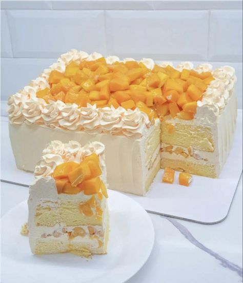 Peaches And Cream Cake Filling, Mango Shortcake, Mango Cakes, Peaches And Cream Cake, Whipped Cream Filling, Mango Cake, Vanilla Sponge Cake, Summer Baking, Peach Cake