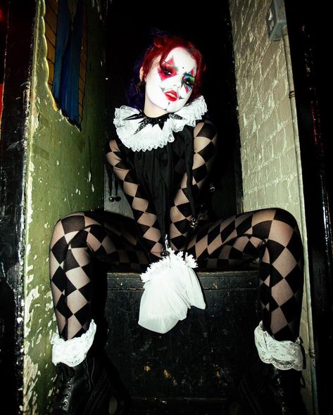 DISTURBIA (@disturbia) • Instagram photos and videos Creepy Clown Photoshoot, Dark Circus Costume, Goth Clown Outfit, Scary Fashion, Clown Photoshoot, Gothic Circus, Goth Clown, Clown Ideas, Goth Halloween Costume