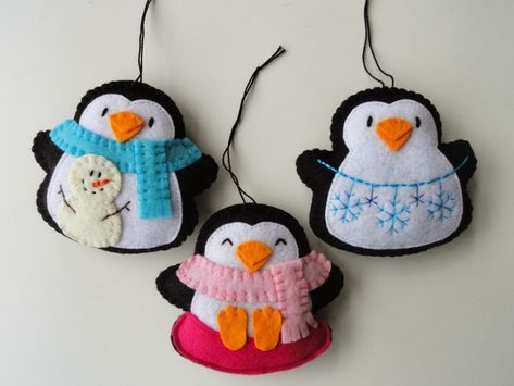 Penguin Christmas Ornaments, Baby Mobil, Gingerbread Christmas Decor, Winter Ornaments, Felt Crafts Christmas, Penguin Ornaments, Felt Christmas Decorations, Felt Decorations, Felt Christmas Ornaments