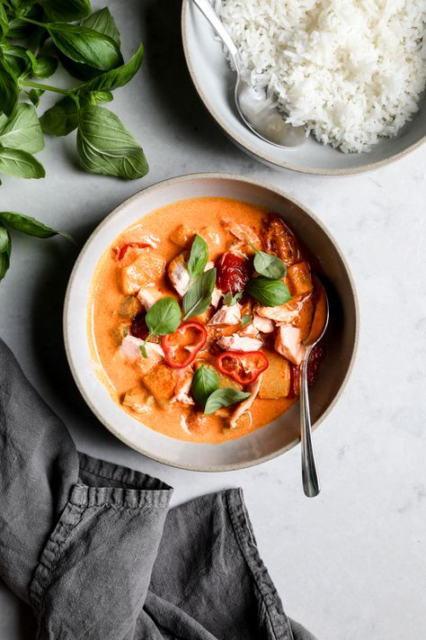 Thai Salmon, Seafood Curry, Thai Food Photography, Asian Food Photography, Curry Food, Salmon Curry, Best Seafood Recipes, Food Photoshoot, Pescatarian Recipes