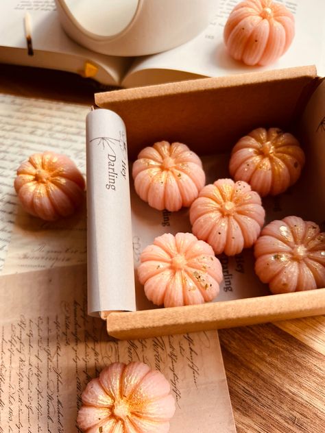 Plaster Decoration, Wax Melts Recipes, Candle Logo Design, Candle Making Recipes, Pumpkin Mold, Photography Decoration, Xmas Candles, Cinnamon Candle, Candle Decoration