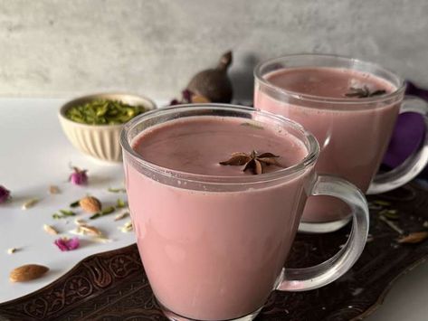 Whisk Post Kashmiri Chai, Flavoured Tea, Pink Tea, Tea Recipe, Fresh Cream, Flavored Tea, Evaporated Milk, Tea Recipes, Tea Leaves