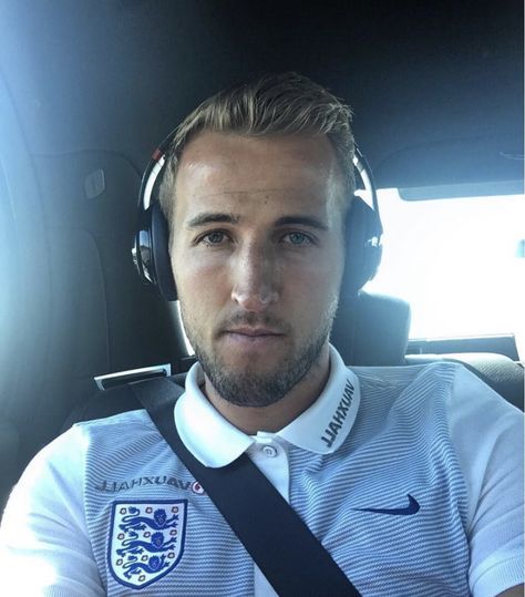 Liverpool Players, Harry Kane, Football Icon, Football Memes, Football Funny, Sports Humor, Liverpool Fc, Reaction Pictures, Football Players