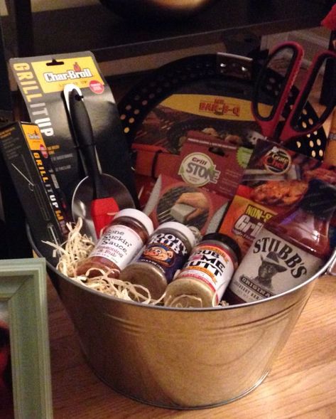 Summer Gift Basket Ideas, Cooking Gifts Basket, Grill Gift Basket, Summer Gift Basket, Bbq Gift Basket, Silent Auction Gift Basket Ideas, Auction Gift Basket Ideas, Summer Gift Baskets, Fundraiser Baskets