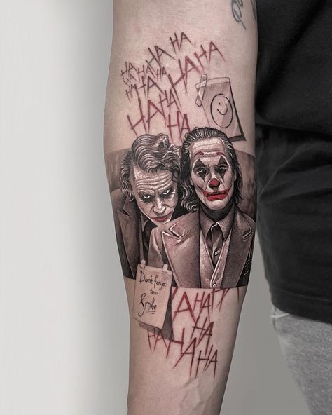 Joker Tattoo Arm, Jim Carrey Tattoo, Boy Arm Tattoos, Olaf Tattoo, Hahaha Joker, Dark Skin Tattoo, Joker Tattoo Design, Harley Quinn Tattoo, Skull Sleeve Tattoos