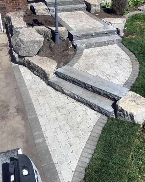 Paver Walkway Ideas, Sloped Front Yard, Front Walkway Landscaping, Front Yard Walkway, Front Porch Steps, Walkway Landscaping, Walkway Design, Patio Pavers Design, Patio Steps