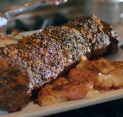 Paula Deen's peppercorn tenderloin! Best Beef Tenderloin Recipe, Recipes Casserole, Ideas For Chicken, Roast Chicken And Gravy, Beef Entrees, Beef Tenderloin Recipes, Tenderloin Roast, Paula Deen Recipes, Tenderloin Recipes