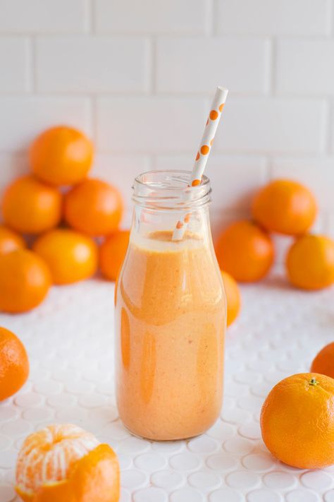 Mandarin Morning Smoothie - A Beautiful Mess Helthy Snacks, Drinks Recipe, Brunch Club, Juicing Benefits, Morning Smoothie, A Beautiful Mess, Smoothie Bowls, Work Lunch, Breakfast Smoothies