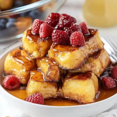 Hawaiian French Toast Bake 1 Hawaiian French Toast Bake, Hawaiian Toast, Hawaiian Bread French Toast, Hawaiian French Toast, Crab And Shrimp Seafood Bisque, Seafood Bisque Recipe, Cream Cheese Pie Recipes, Hawaiian Bread, Crab And Shrimp