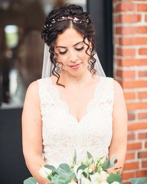 Bridal Hair Updo With Veil, Wedding Hair Looks, Bridal Maid Dress, Bridal Wedding Hairstyles, Half Up Half Down Styles, Bride Hairstyles With Veil, Curly Bridal Hair, Boho Bridal Headpiece, Makeup Gallery