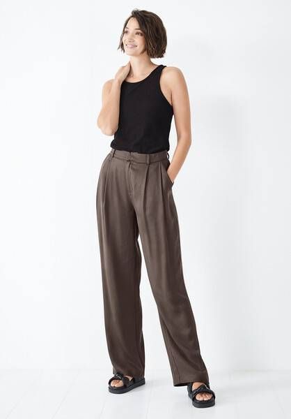 These 20 High Street Tailored Trousers Look So Expensive | Who What Wear UK Blue Linen Shirt, Ladies Wear, Linen Trousers, High Fashion Street Style, Tailored Trousers, Embroidered Blouse, Who What Wear, Hush Hush, Wide Leg Trousers