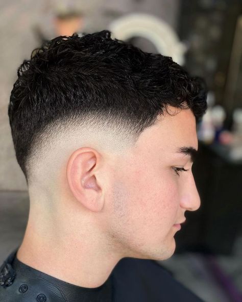 Cut Hair Men, Stylish Mens Haircuts, Undercut Fade, Fade Haircuts, Mens Haircuts Fade, Haircuts Short, Bowl Cut, Side Part, Best Skin