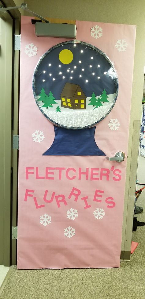 Snow Globe Door Decorations For School, Snowglobe Door Decoration, Snow Globe Door Decoration, Thanksgiving Crafts Preschool, Christmas Classroom Door, School Door Decorations, Door Decorating Contest, School Doors, Crafts Preschool