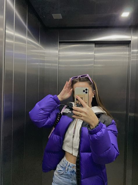 North Face Purple Puffer Jacket, Purple North Face Jacket Outfit, North Face Puffer Jacket Purple, Blue North Face Puffer, Puffer Jacket Aesthetic, North Face Puffer Jacket Outfit, North Face Jacket Outfit, Purple North Face Jacket, Tnf Jacket