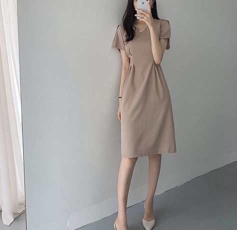 Dress Korean Style Simple, Mocha Dress, Simple Work Outfits, Girls Long Dresses, Dress Korean, Classy Dress Outfits, Classy Casual Outfits, Elegant Dresses For Women, Tailored Dress