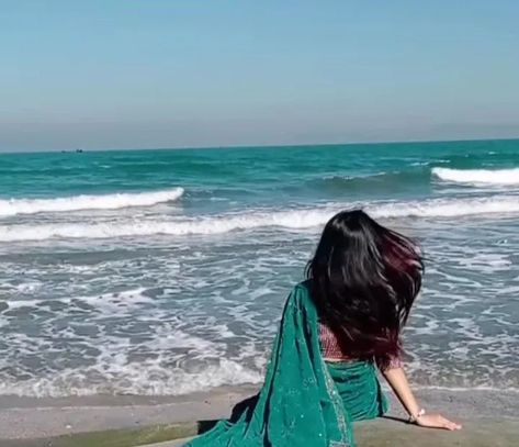 Beach Pictures Poses Saree, Saree Beach Photoshoot, Beach Saree Photoshoot, Morning Beach Pictures, Beach Side Photoshoot, Beach Saree, Cox's Bazar, Beach Instagram Pictures, Vacation Photography