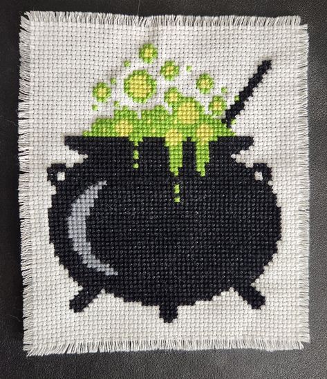 Cauldron Cross Stitch Pattern, Cauldron Cross Stitch, Witch's Cauldron, Witch Cross Stitch, Witches Cauldron, Halloween Cross Stitches, Plastic Canvas, Dia De Muertos, Fall Halloween