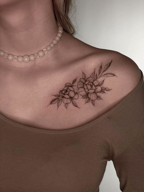 Leaves On Collarbone Tattoo, Peony Tattoo Collar Bone, Chrysanthemum Tattoo Collar Bone, Collarbone Cover Up Tattoos For Women, Lower Collar Bone Tattoo, Symmetrical Clavicle Tattoo, Flower Clavicle Tattoo, Lily Collar Bone Tattoo, Collarbone Tattoo Rose