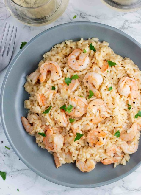 Creamy garlic shrimp risotto recipe. www.itscheatdayeveryday.com Creamy Garlic Prawns, Easy Baked Shrimp, Creamy Garlic Shrimp, Risotto Recipes Easy, Bbq Pork Recipes, Shrimp Risotto, Risotto Dishes, Garlic Prawns, Risotto Recipe