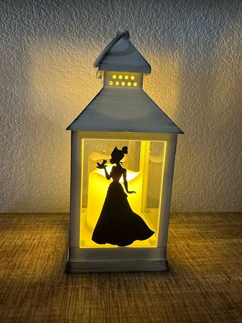 Princess And The Frog Decor, Princess And The Frog Sweet 16 Theme, Tall Lanterns, Large Lantern, Sweet 16 Themes, Princesa Tiana, Quince Decorations, Frog Decor, Large Lanterns