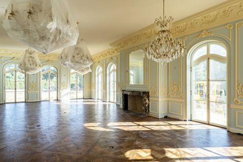 $100 Million Newly Built Versailles Inspired Mansion In Old Brookville, NY | Homes of the Rich Big Bank Account, Homes In Los Angeles, French Palace, Chateau House, Chateaux Interiors, European Palace, Formal Gardens, French Chateau, Louis Xiv