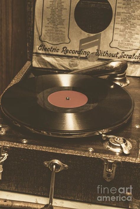 Music In Art, Old Photography Aesthetic, Old Music Aesthetic Vintage, 50s Music Aesthetic, Old Times Aesthetic, Music Still Life, Old Music Aesthetic, Old Things Vintage, Music Aestethic