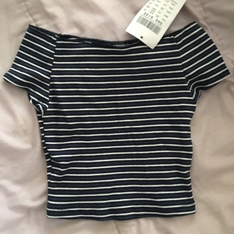 2015 Brandy Melville, Brandy Clothes, Brandy Melville Clothes, Brandy Melville Zelly Top, Blue Striped Shirt Outfit, Zelly Top, Brandy Melville Shirts, Brandy Melville Outfits, Tropical Outfit