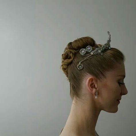 J Ballet Makeup, Paper Bag Princess, Ballet Tiaras, Ballet Headpieces, Joffrey Ballet, Ballet Positions, Silent Poetry, Ballet Hairstyles, Ballet Bun