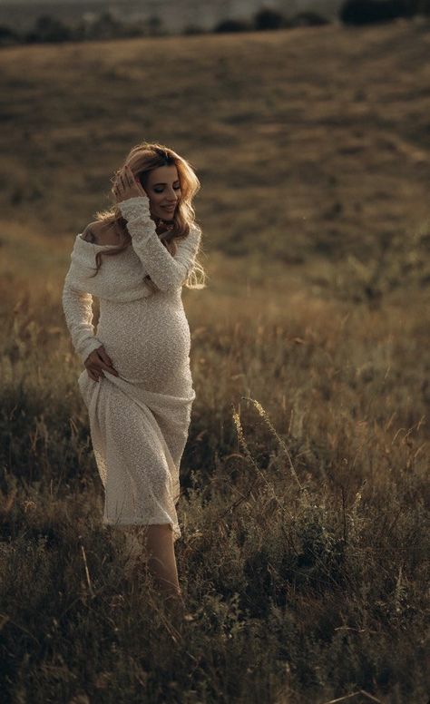 Maternity Sweater Dress Photoshoot, White Dress Maternity Shoot, Maternity Photography Just Mom, Maternity Photo Shoot Outfits, Fotoshooting Ideas, Bump Fits, Outdoor Mom, Fall Maternity Shoot, Maternity Winter